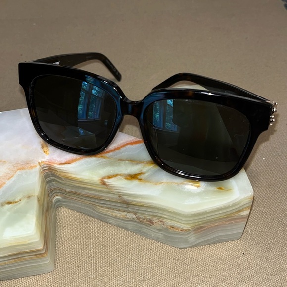 Yves Saint Laurent Sunglasses - Picture 1 of 7